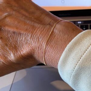 Indossato del Bracciale 365 a lavoro